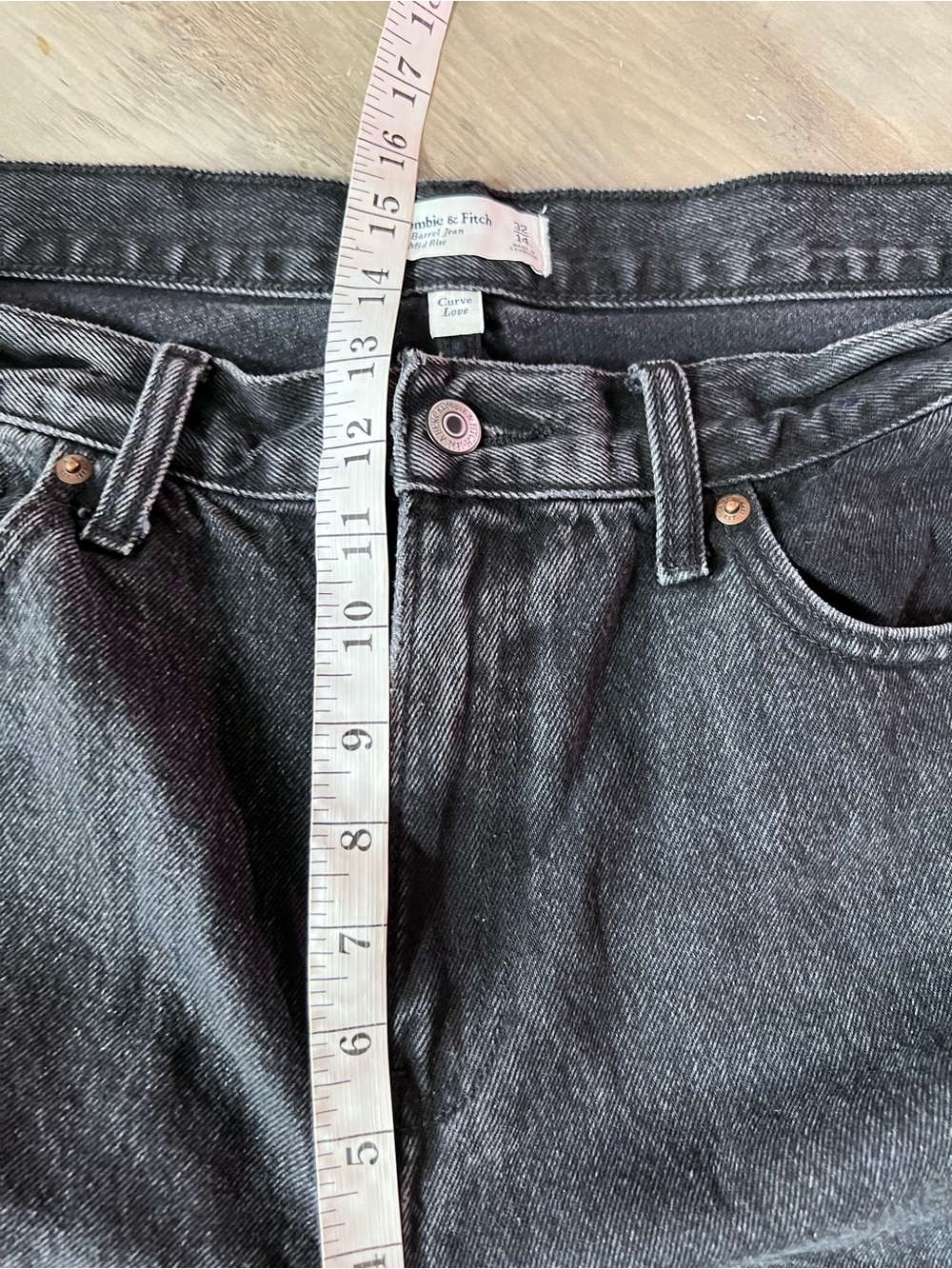 Abercrombie & Fitch Curve Love Mid Rise Barrel Jean Washed Black Size 32 Long - Picture 10 of 11